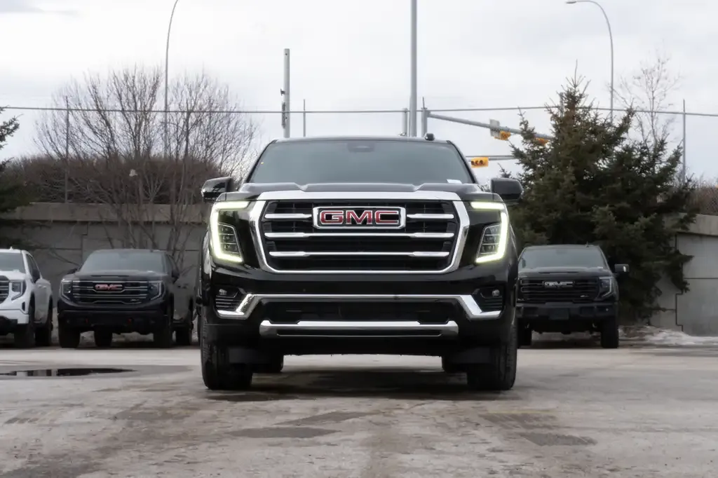 GMC Yukon 2026 photo 2