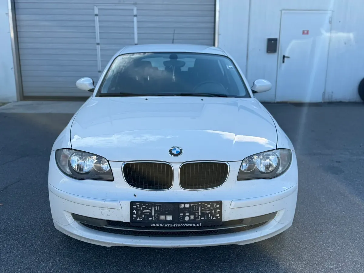 BMW 1 Series 2009 photo 2