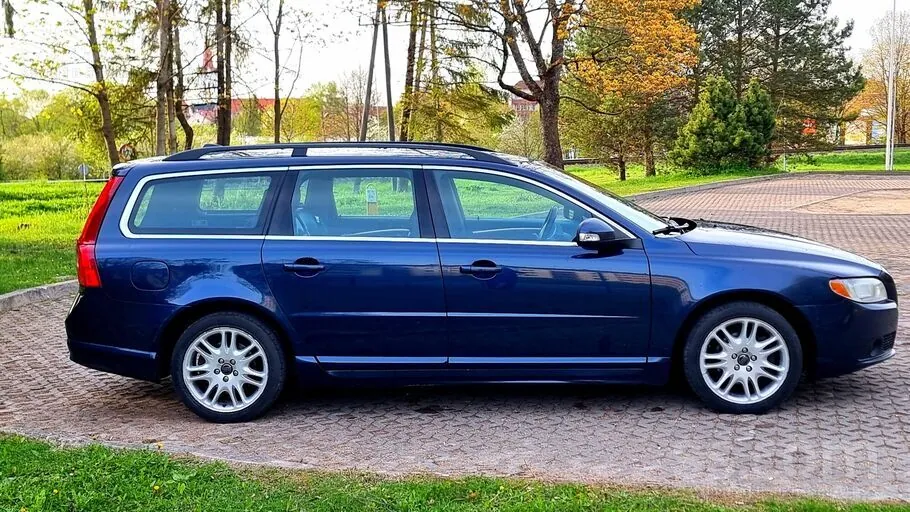Volvo V70 2010 photo 5