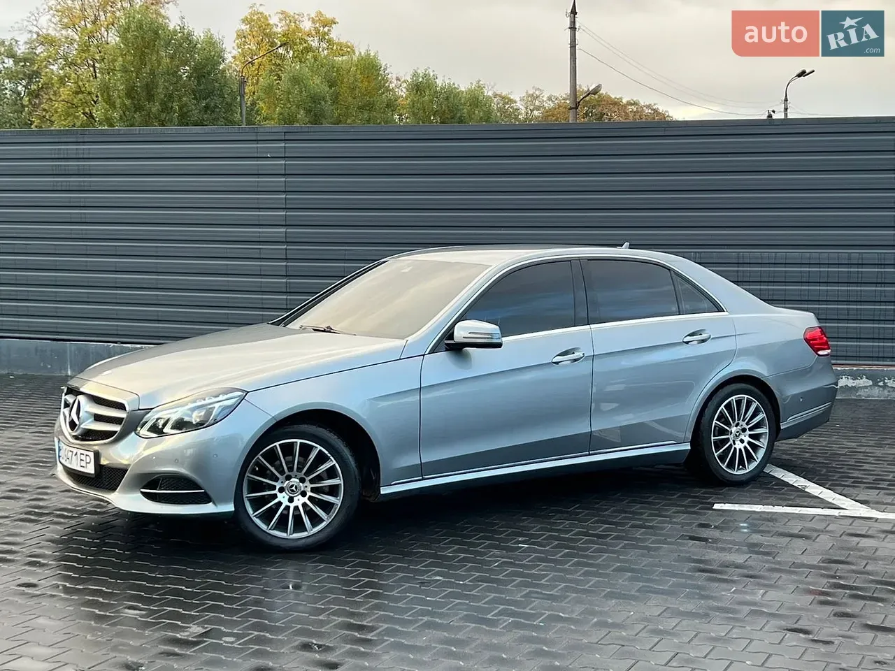 Mercedes-Benz E-Class 2013 photo 2