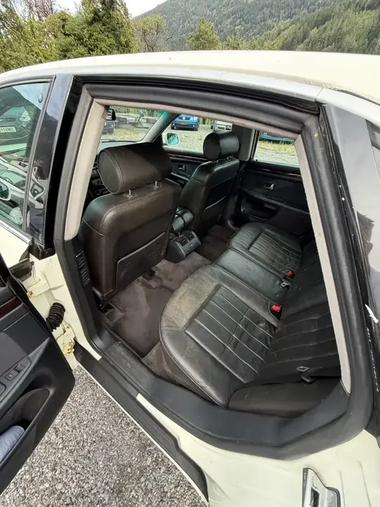 Audi A8 1995 photo 2