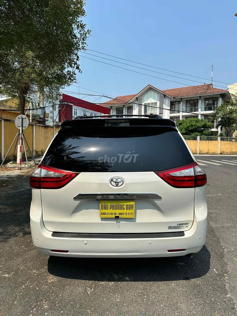Toyota Sienna 2013 photo 3