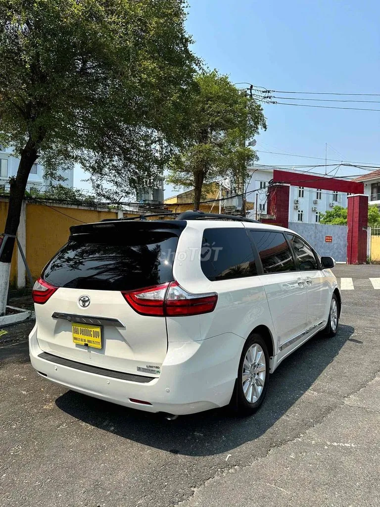 Toyota Sienna 2013 photo 2
