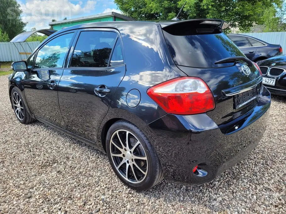 Toyota Auris 2011 photo 5