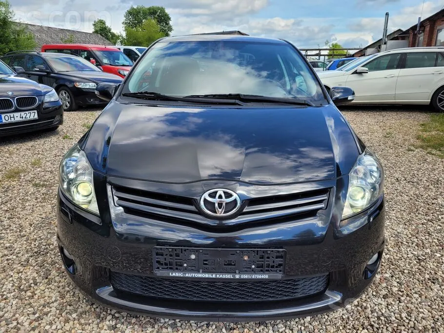 Toyota Auris 2011 photo 2