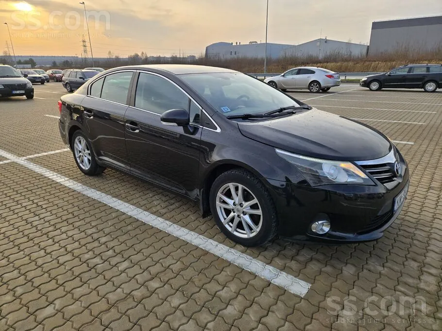Toyota Avensis 2015 photo 2