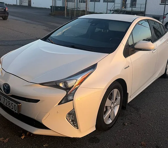 Toyota Prius 2017 photo 3