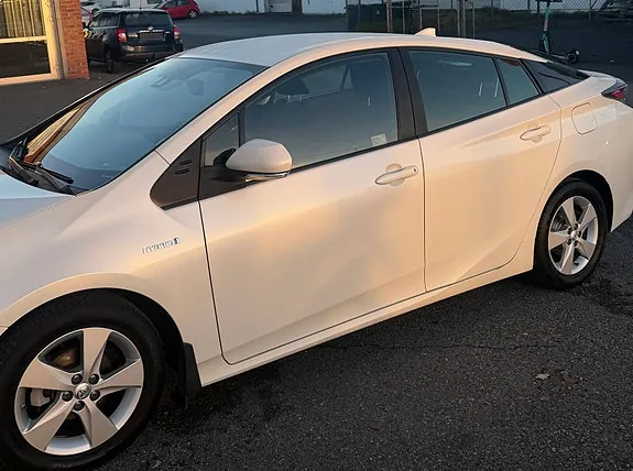 Toyota Prius 2017 photo 4