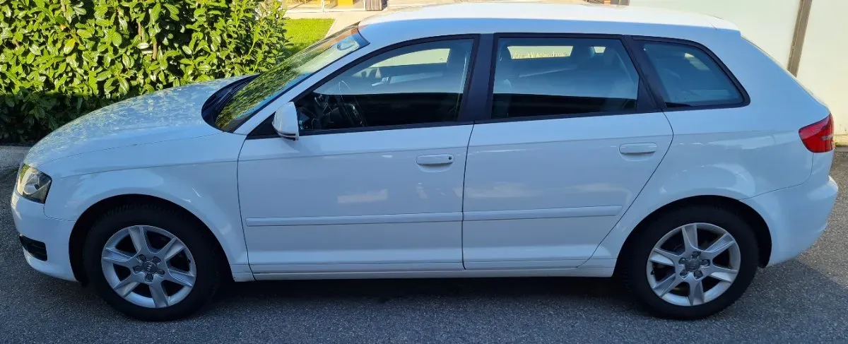 Audi A3 2010 photo 2