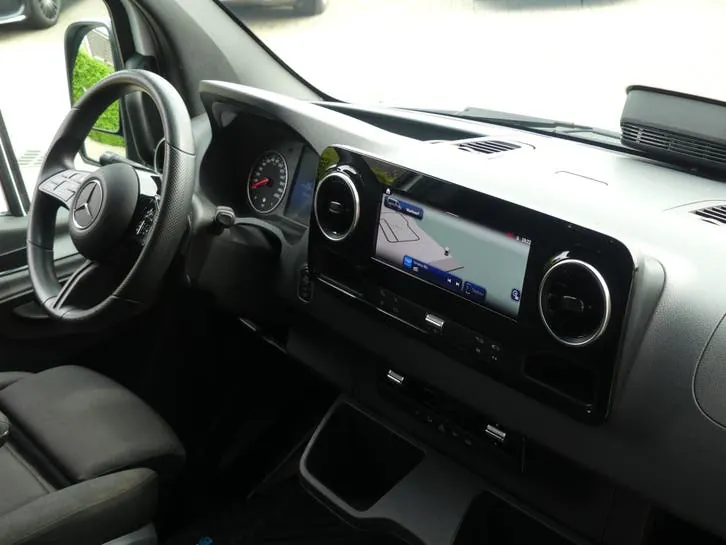 Mercedes-Benz Sprinter 2024 photo 2