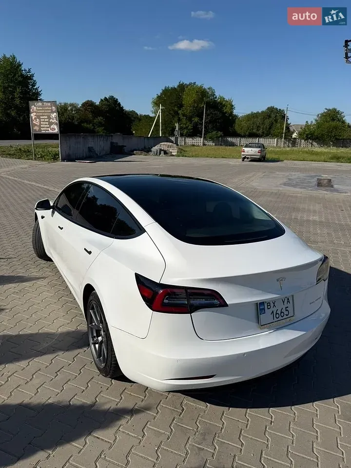 Tesla Model 3 2022 photo 2