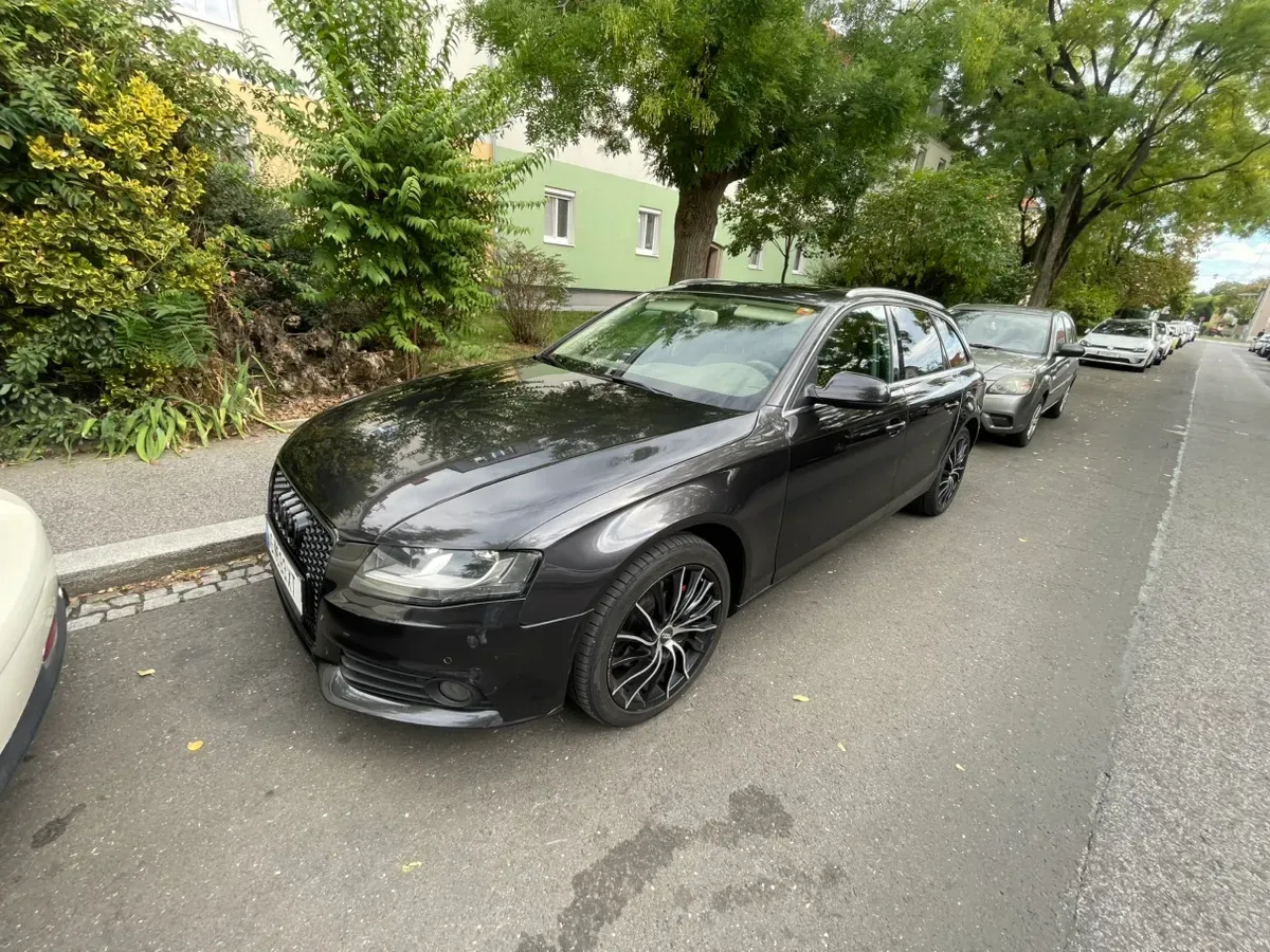 Audi A4 2009 photo 2