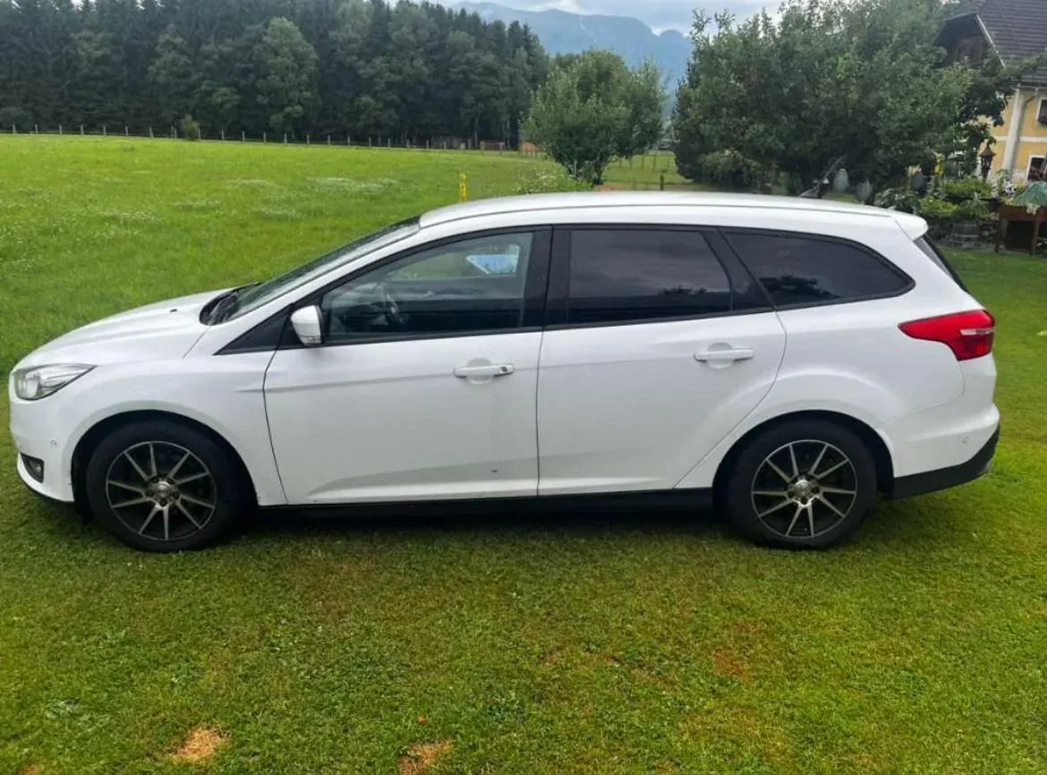 Ford Focus Traveller 2017 photo 2