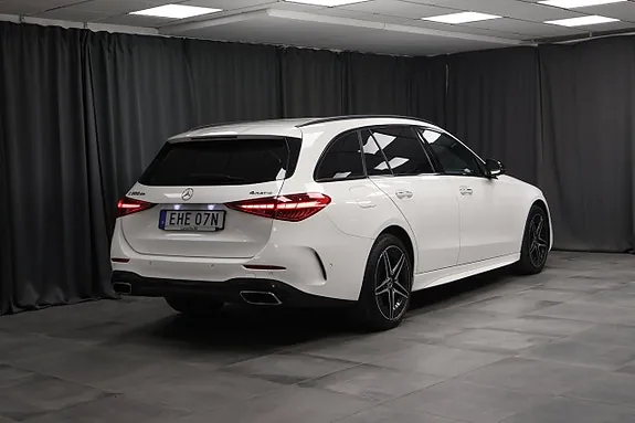 Mercedes-Benz C300 De 2024 photo 2