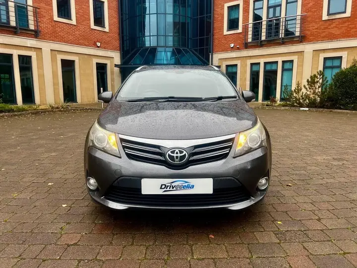 Toyota Avensis 2015 photo 3