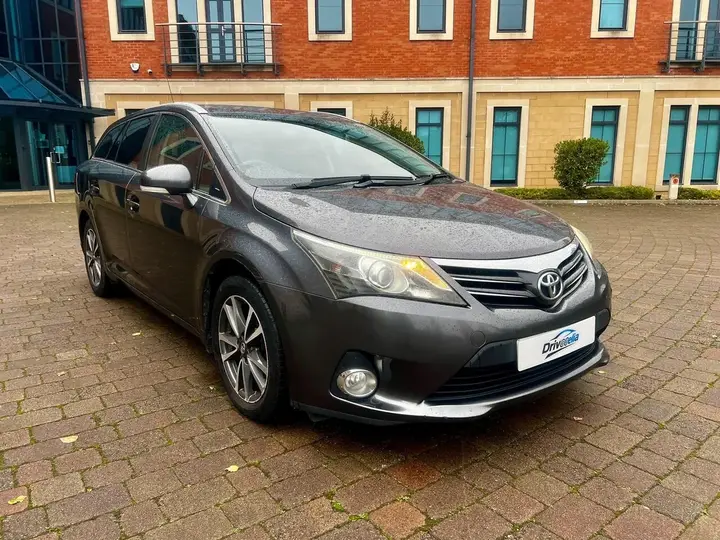Toyota Avensis 2015 photo 5