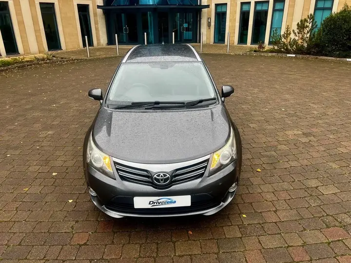 Toyota Avensis 2015 photo 4