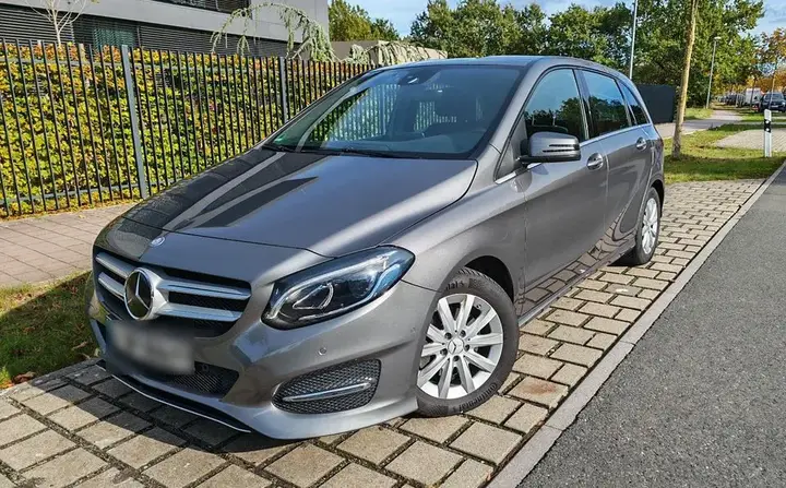 Mercedes-Benz B 220