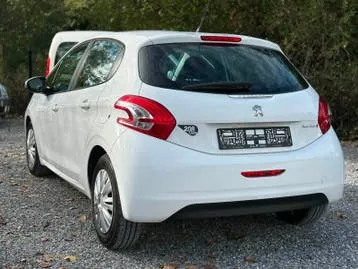 Peugeot 208 2015 photo 3