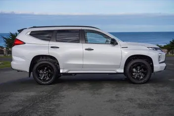 Mitsubishi Pajero Sport 2025 photo 3
