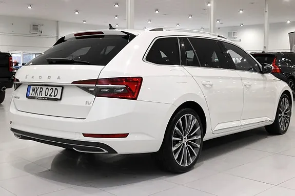 Skoda Superb 2021 photo 4