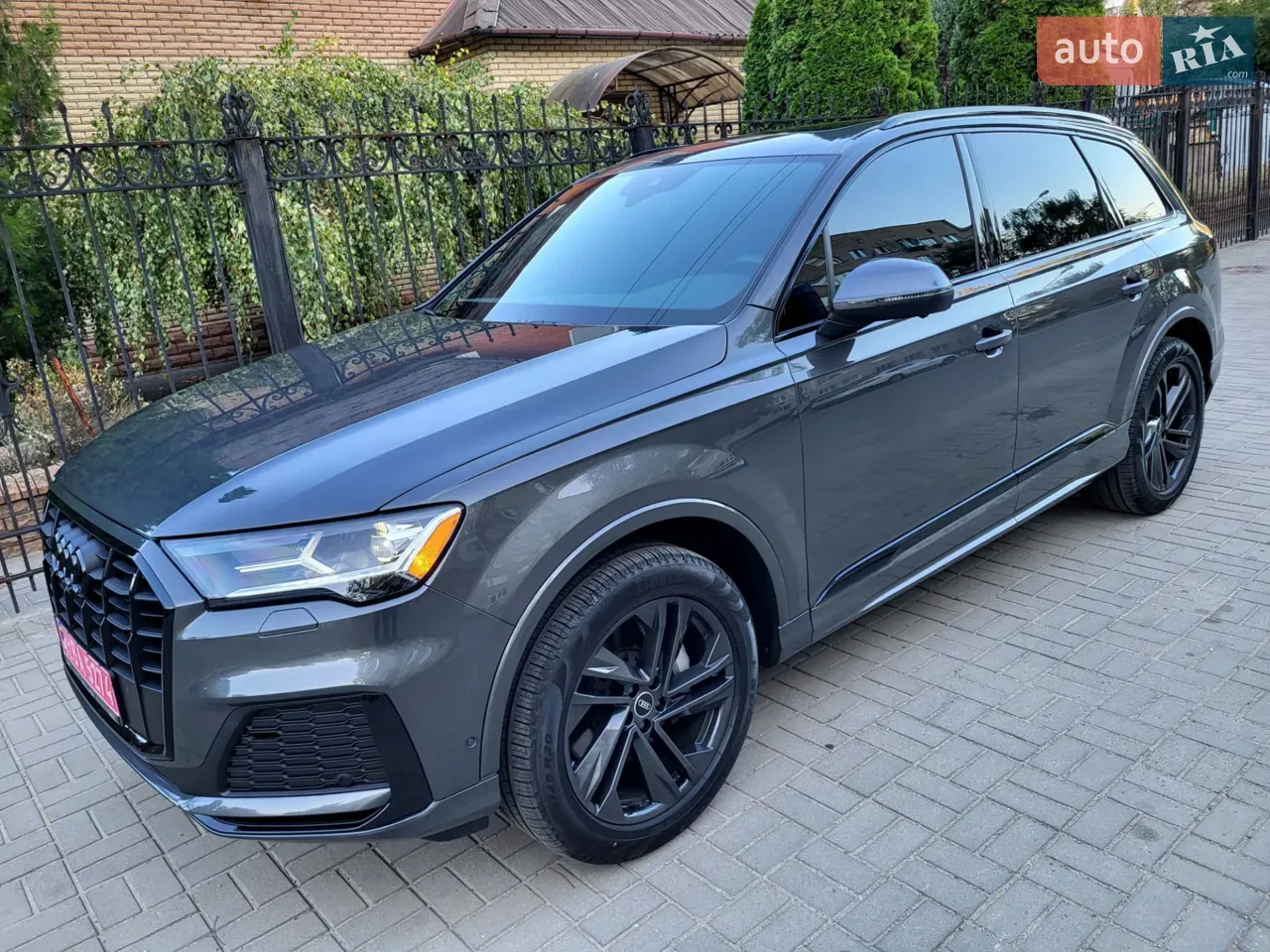 Audi Q7 2021 photo 2