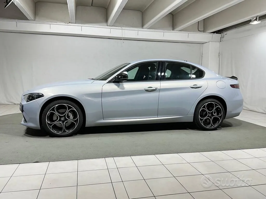Alfa Romeo Giulia 2024 photo 2