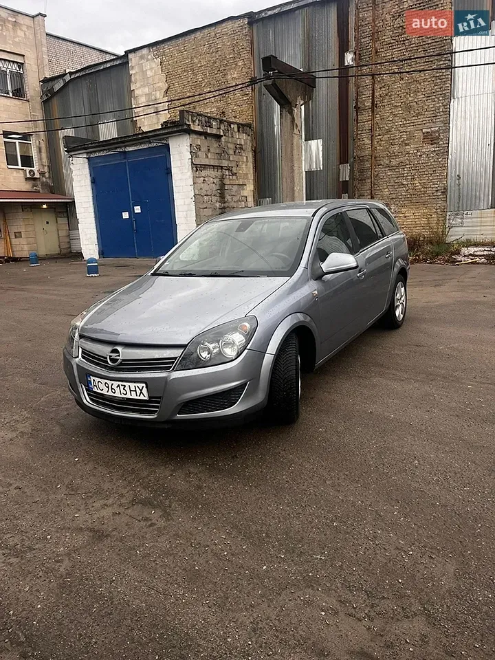 Opel Astra 2010 photo 3