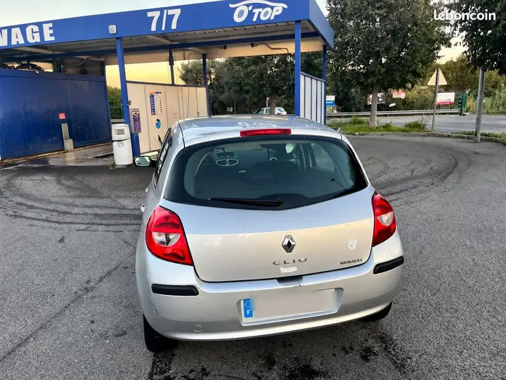 Renault Clio 2006 photo 3