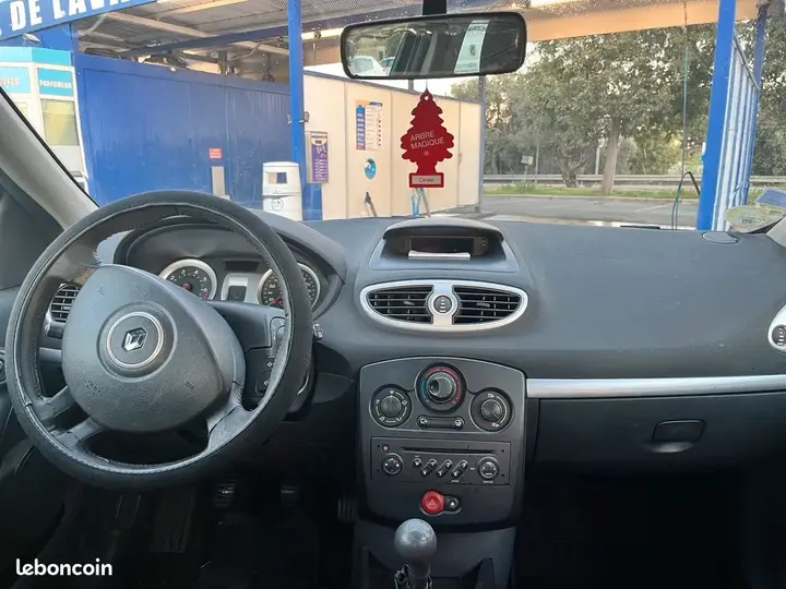 Renault Clio 2006 photo 2