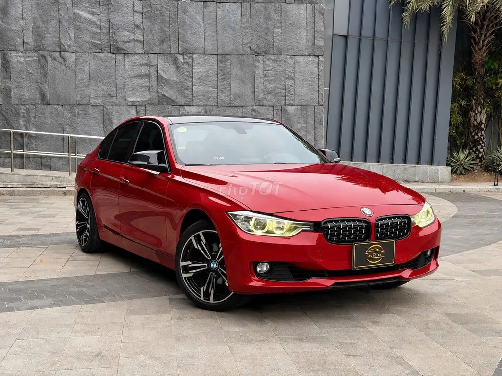 BMW 3 Series 2012 photo 2