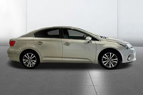 Toyota Avensis 2012 photo 5