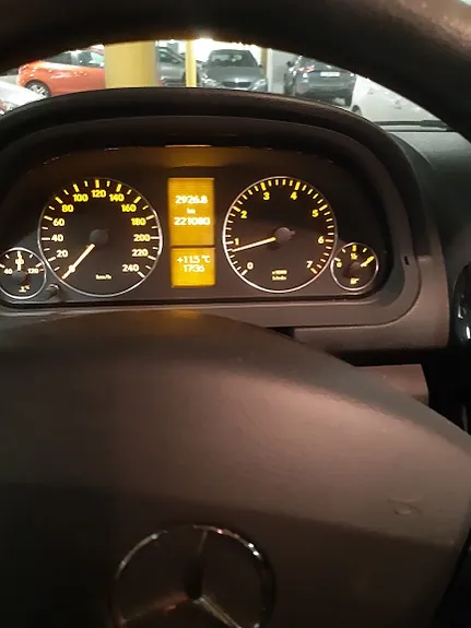 Mercedes-Benz A160 2012 photo 2