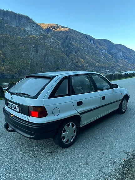 Opel Astra 1995 photo 4