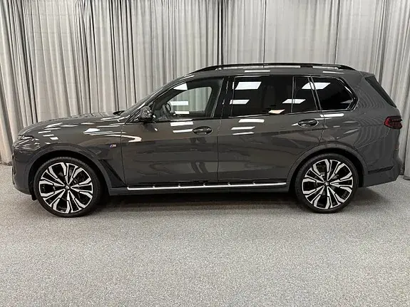 BMW X7 2025 photo 2