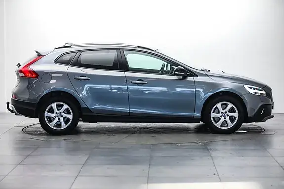 Volvo V40 Cross Country 2018 photo 3