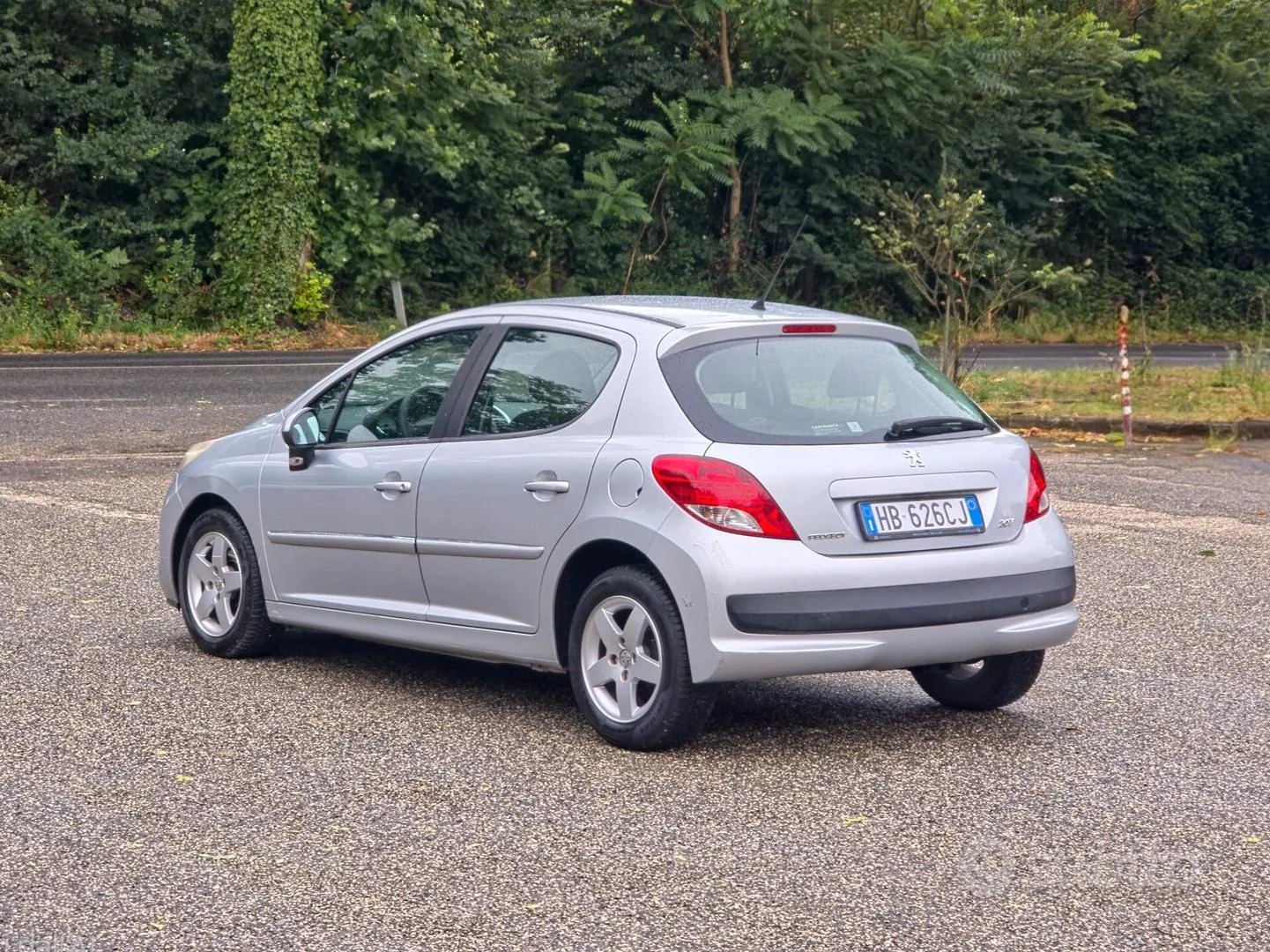 Peugeot 207 2010 photo 4