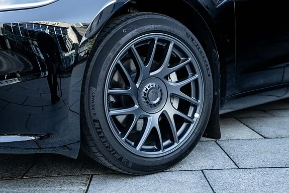 Tesla Model 3 2025 photo 3