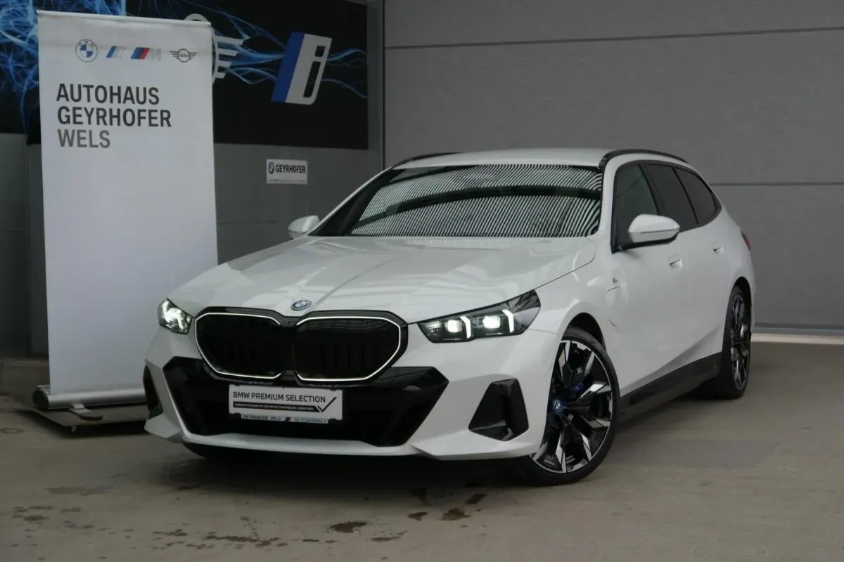 BMW 5 Series 2025 photo 2
