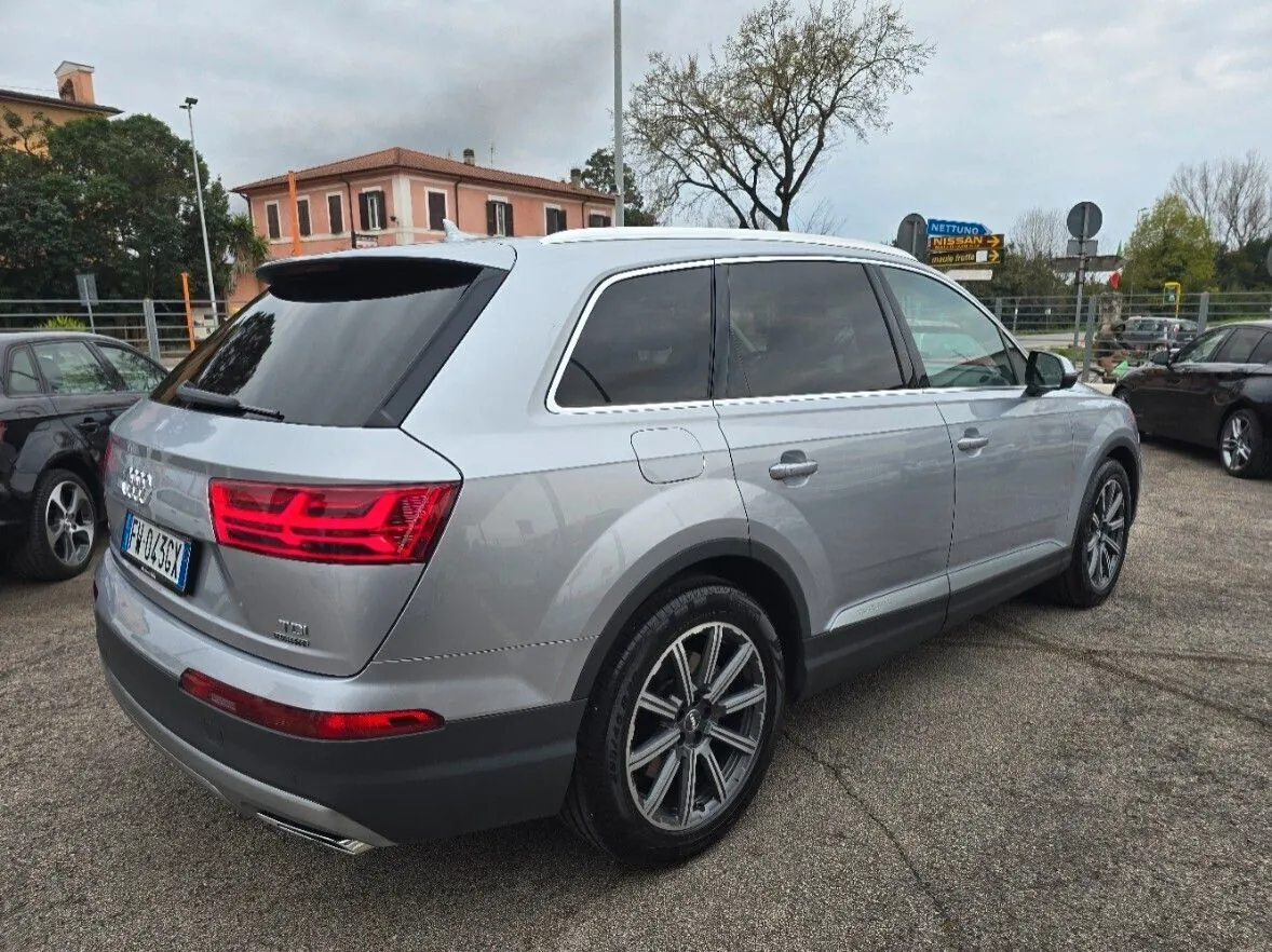 Audi Q7 2015 photo 2
