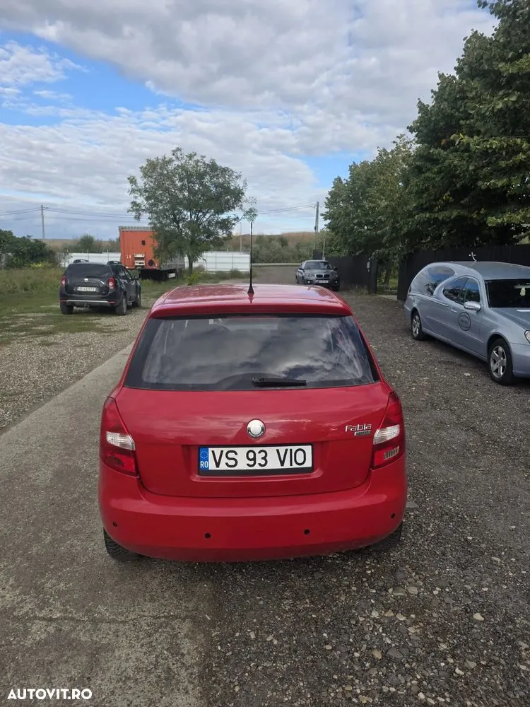 Skoda Fabia 2010 photo 4