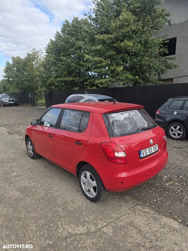 Skoda Fabia 2010 photo 5