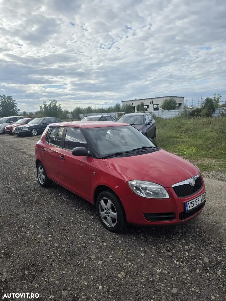 Skoda Fabia 2010 photo 2