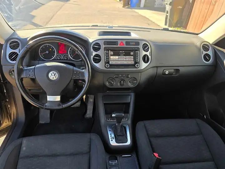 Volkswagen Tiguan 2009 photo 2