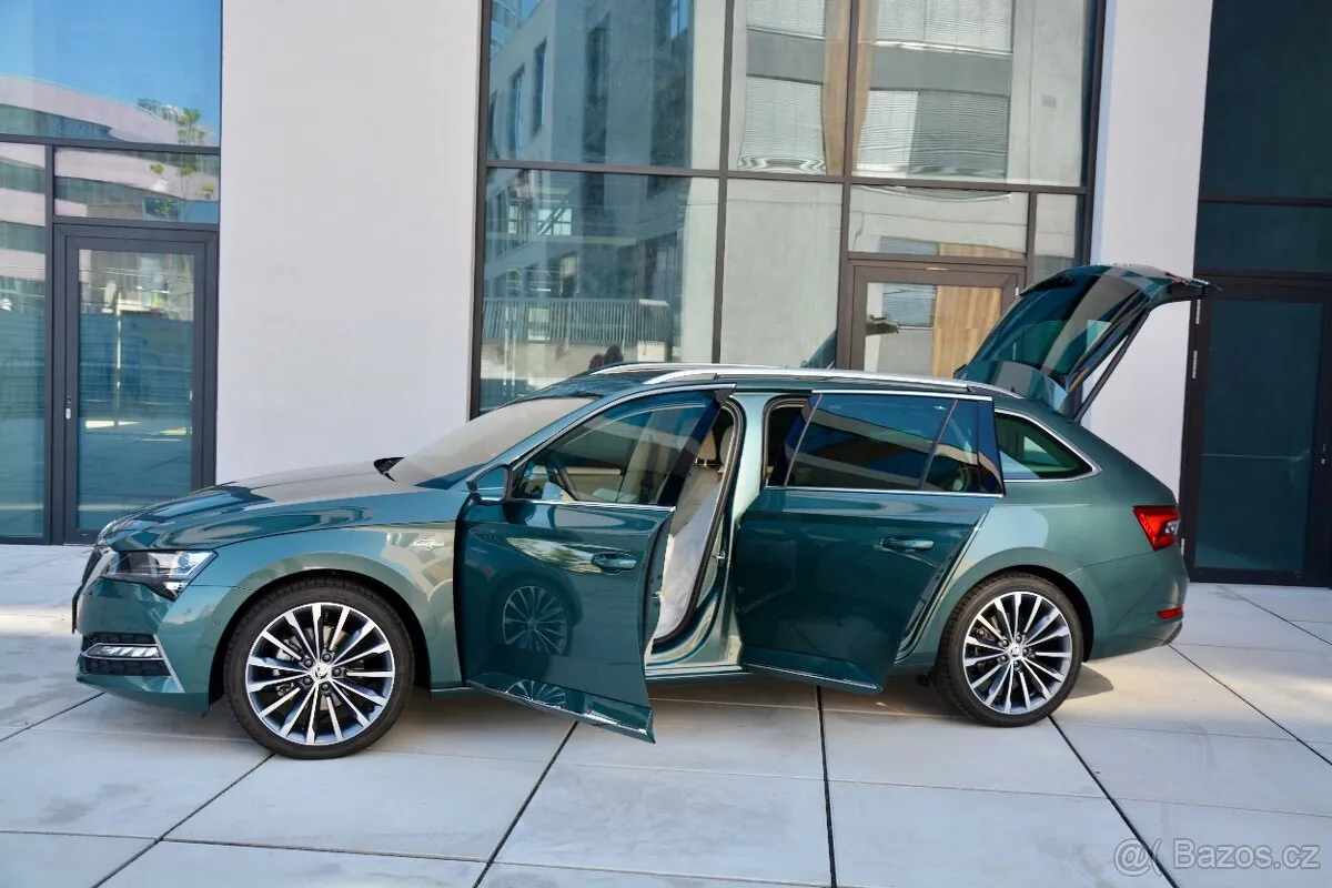 Skoda Superb Combi 2023 photo 4