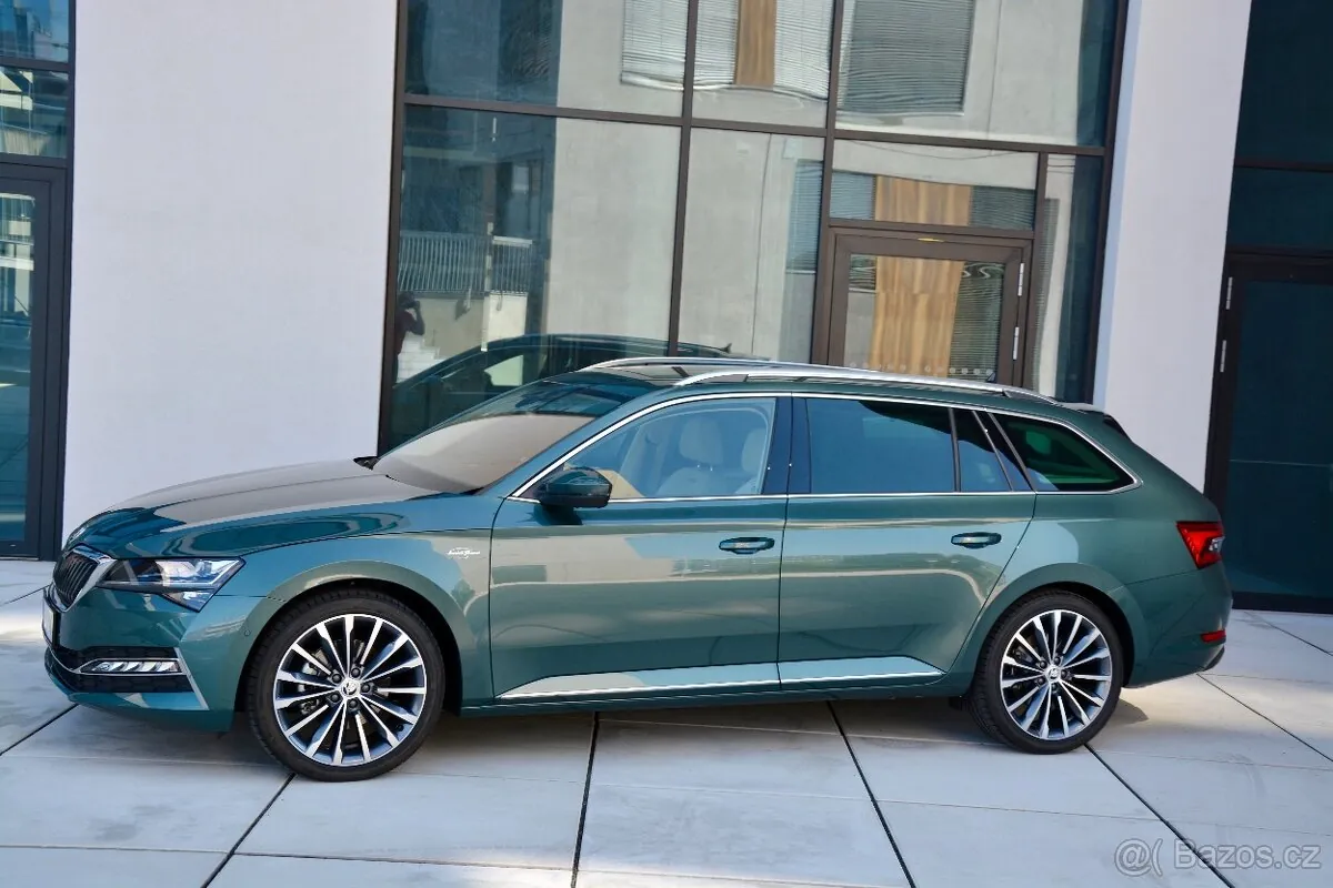 Skoda Superb Combi 2023 photo 2