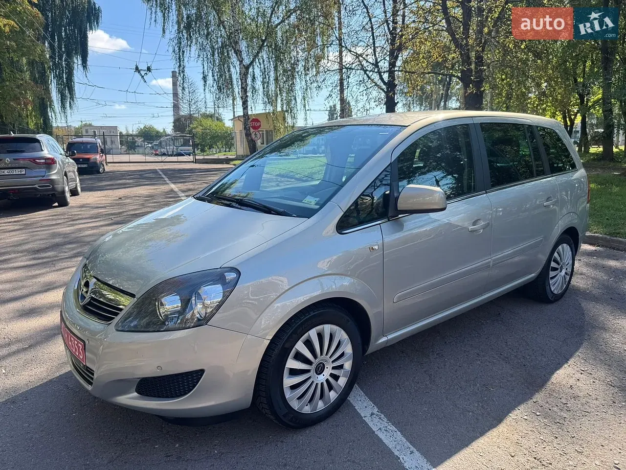 Opel Zafira 2012 photo 2