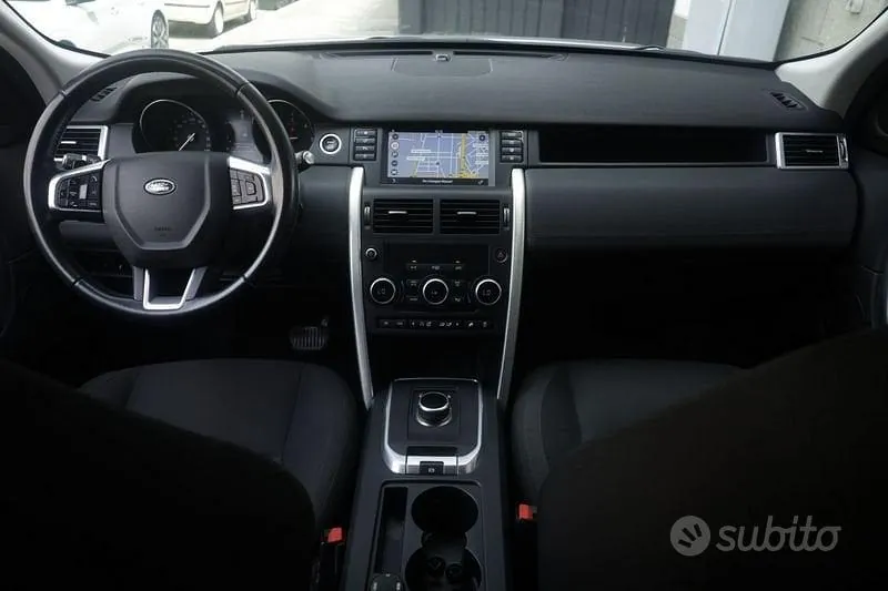 Land Rover Discovery Sport 2017 photo 2