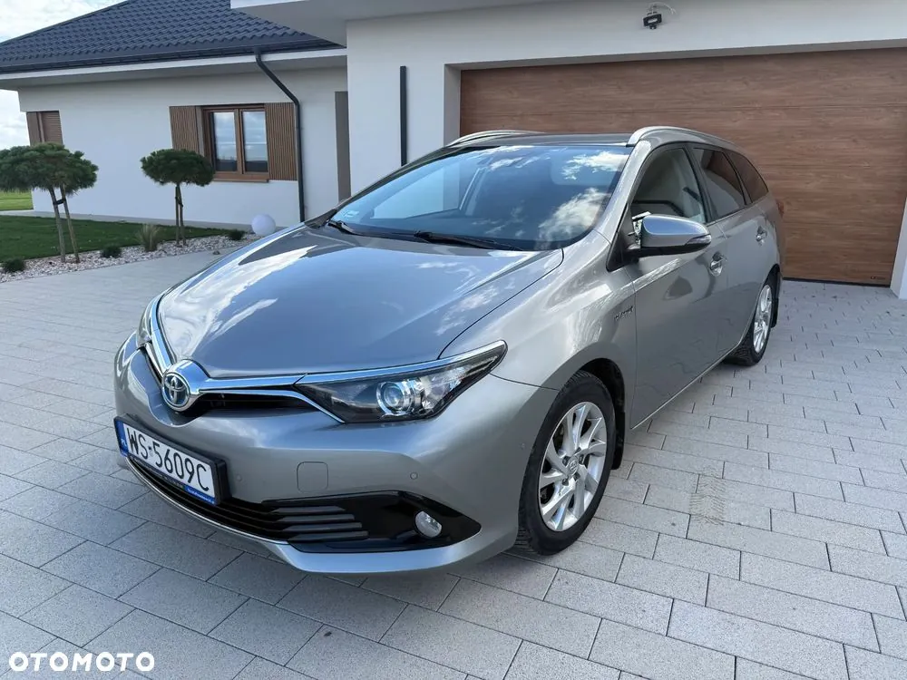 Toyota Auris 2017 photo 2