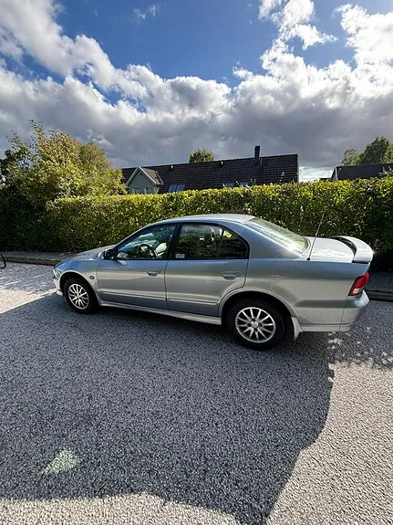 Mitsubishi Galant 2002 photo 2
